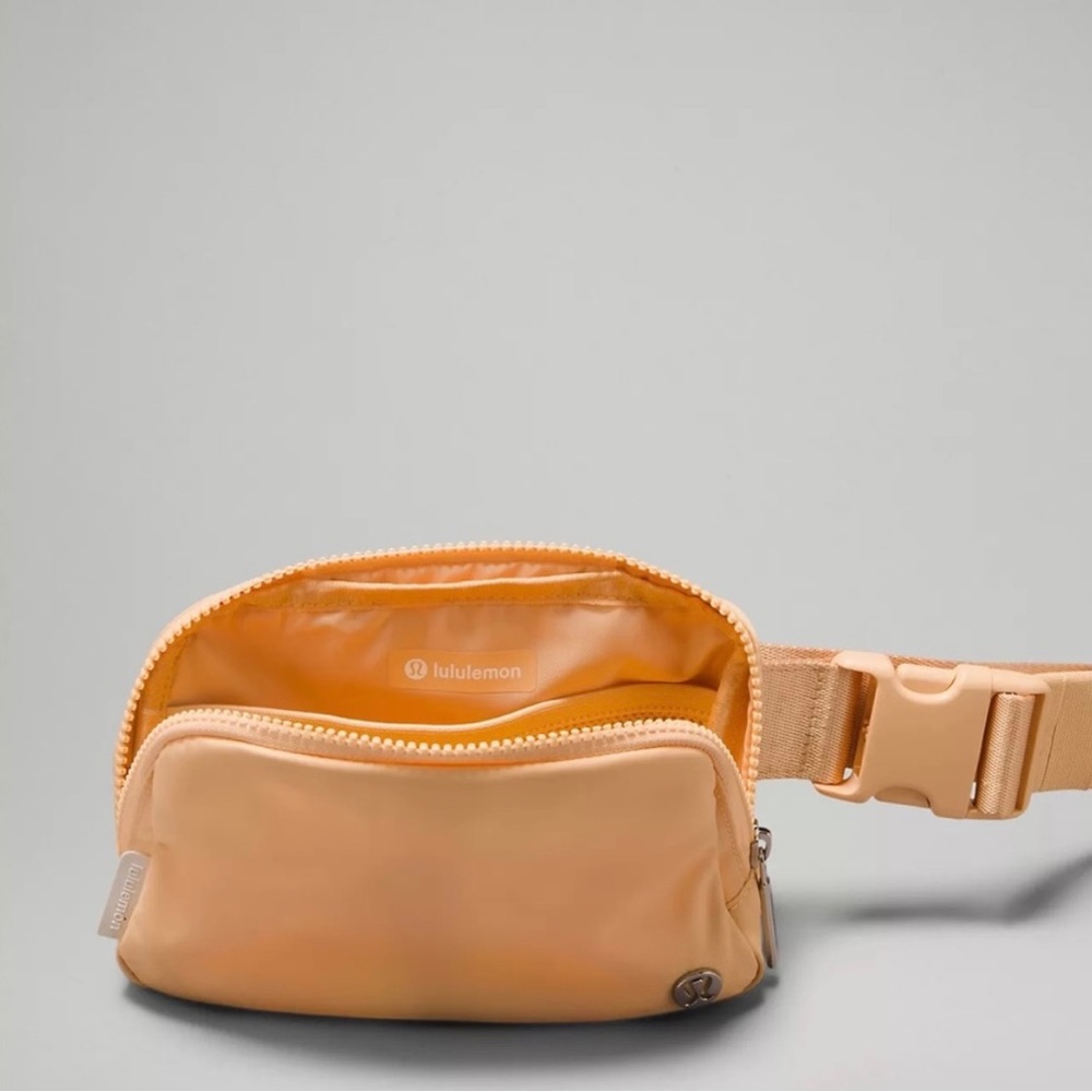 Lululemon Everywhere Belt Bag 1L- Summer Glow - Picture 6 of 9